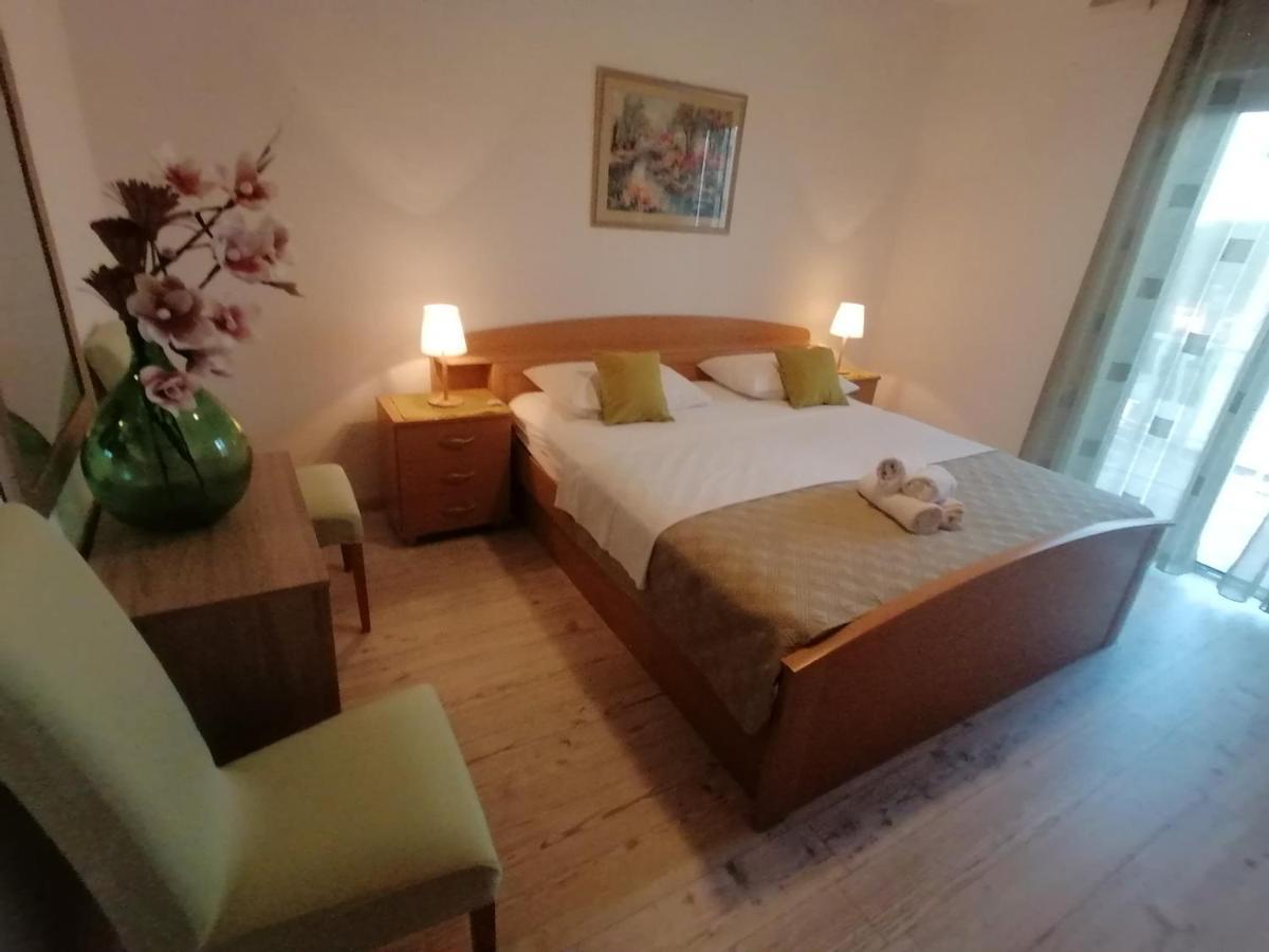 Apartmani Niki Hvar フヴァル エクステリア 写真