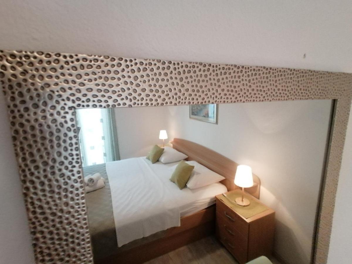 Apartmani Niki Hvar フヴァル エクステリア 写真
