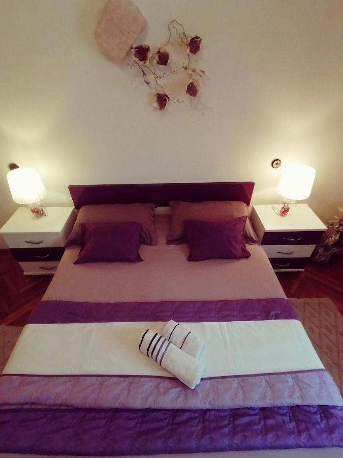 Apartmani Niki Hvar フヴァル エクステリア 写真
