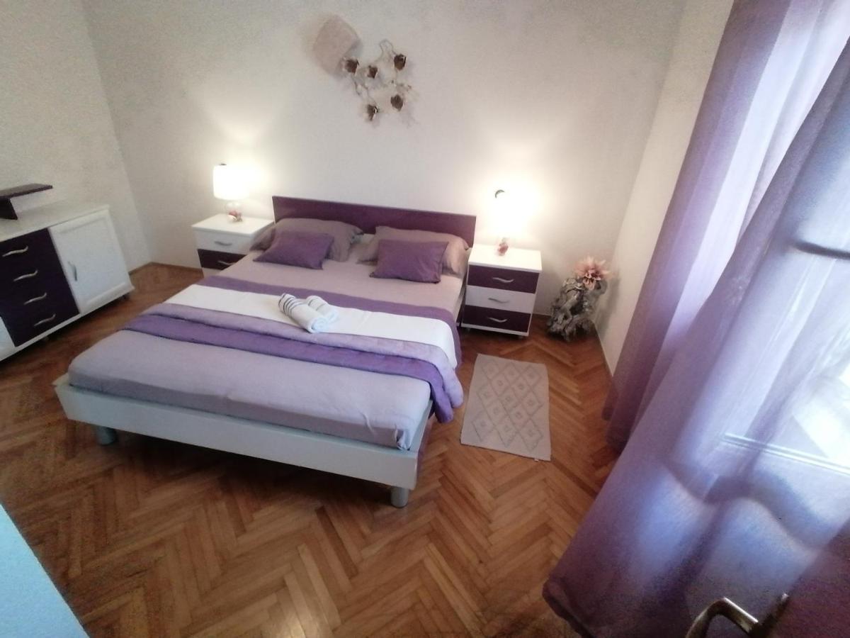Apartmani Niki Hvar フヴァル エクステリア 写真