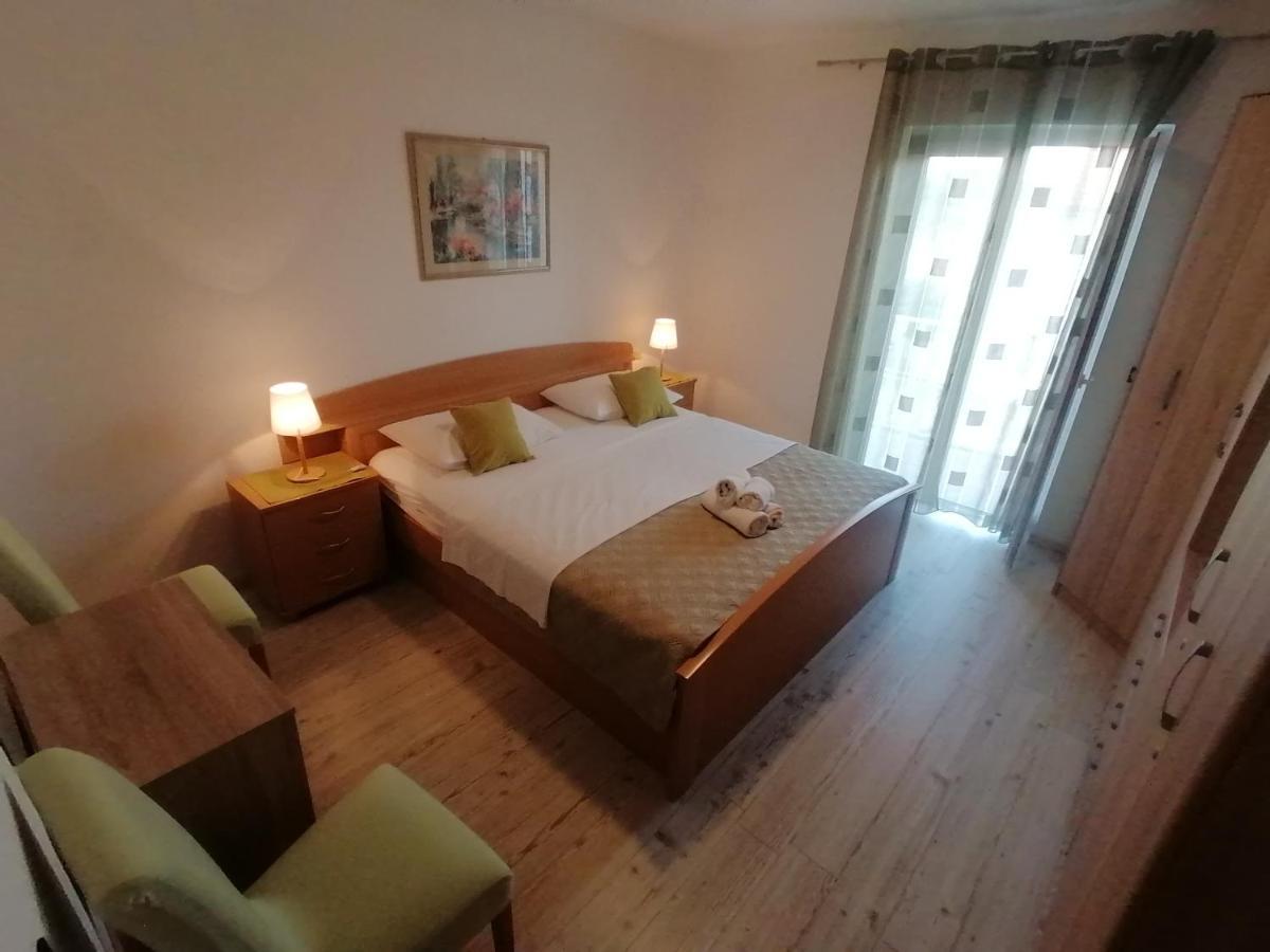 Apartmani Niki Hvar フヴァル エクステリア 写真