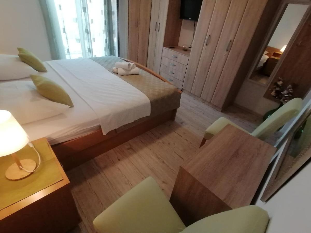 Apartmani Niki Hvar フヴァル エクステリア 写真