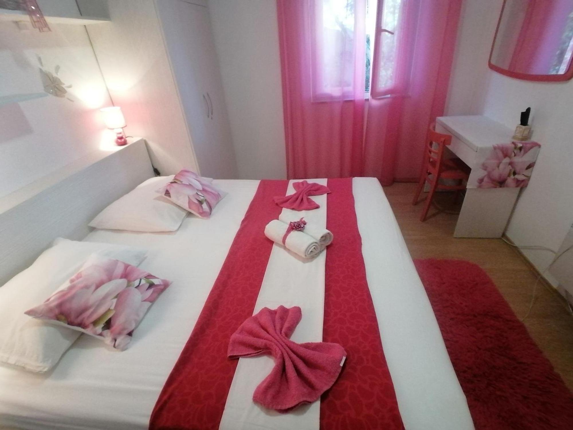 Apartmani Niki Hvar フヴァル エクステリア 写真