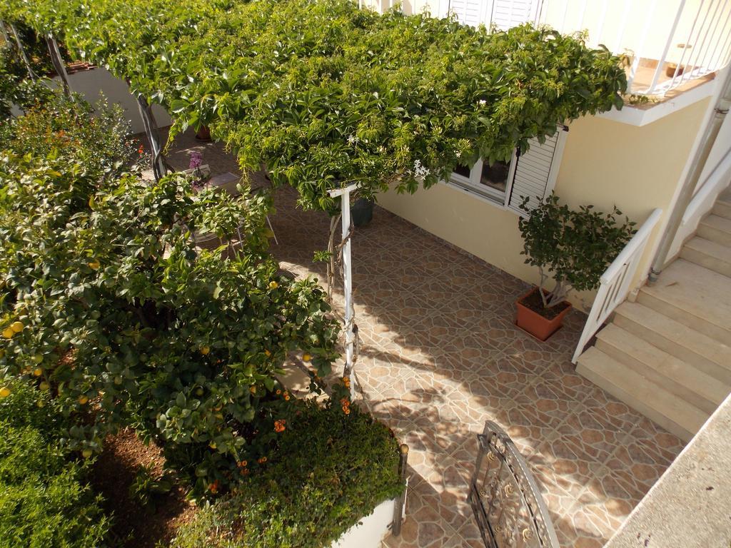 Apartmani Niki Hvar フヴァル エクステリア 写真