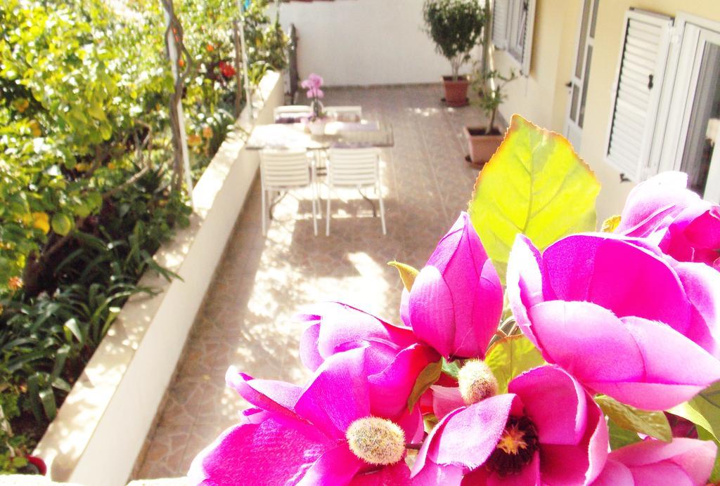 Apartmani Niki Hvar フヴァル エクステリア 写真