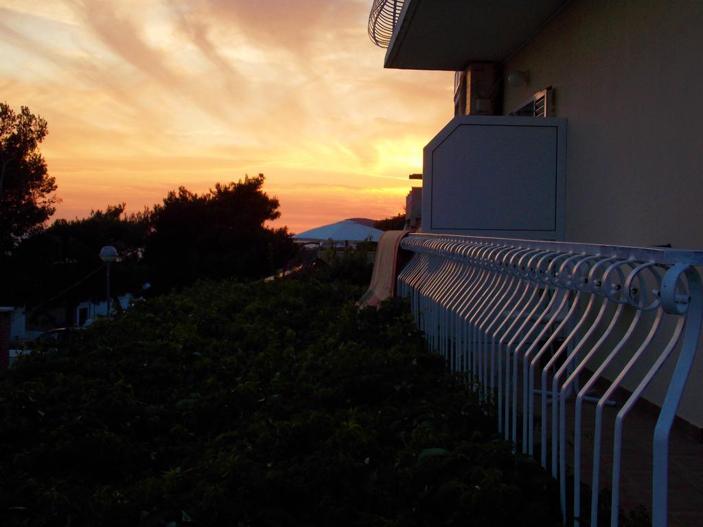 Apartmani Niki Hvar フヴァル エクステリア 写真