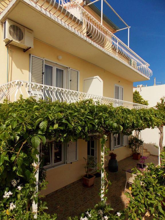 Apartmani Niki Hvar フヴァル エクステリア 写真